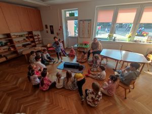 Pola gra na skrzypcach