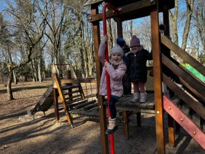 Zabawy na placu zabaw