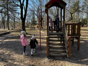 Zabawy na placu zabaw