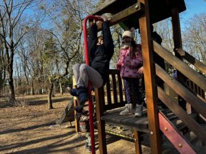 Zabawy na placu zabaw