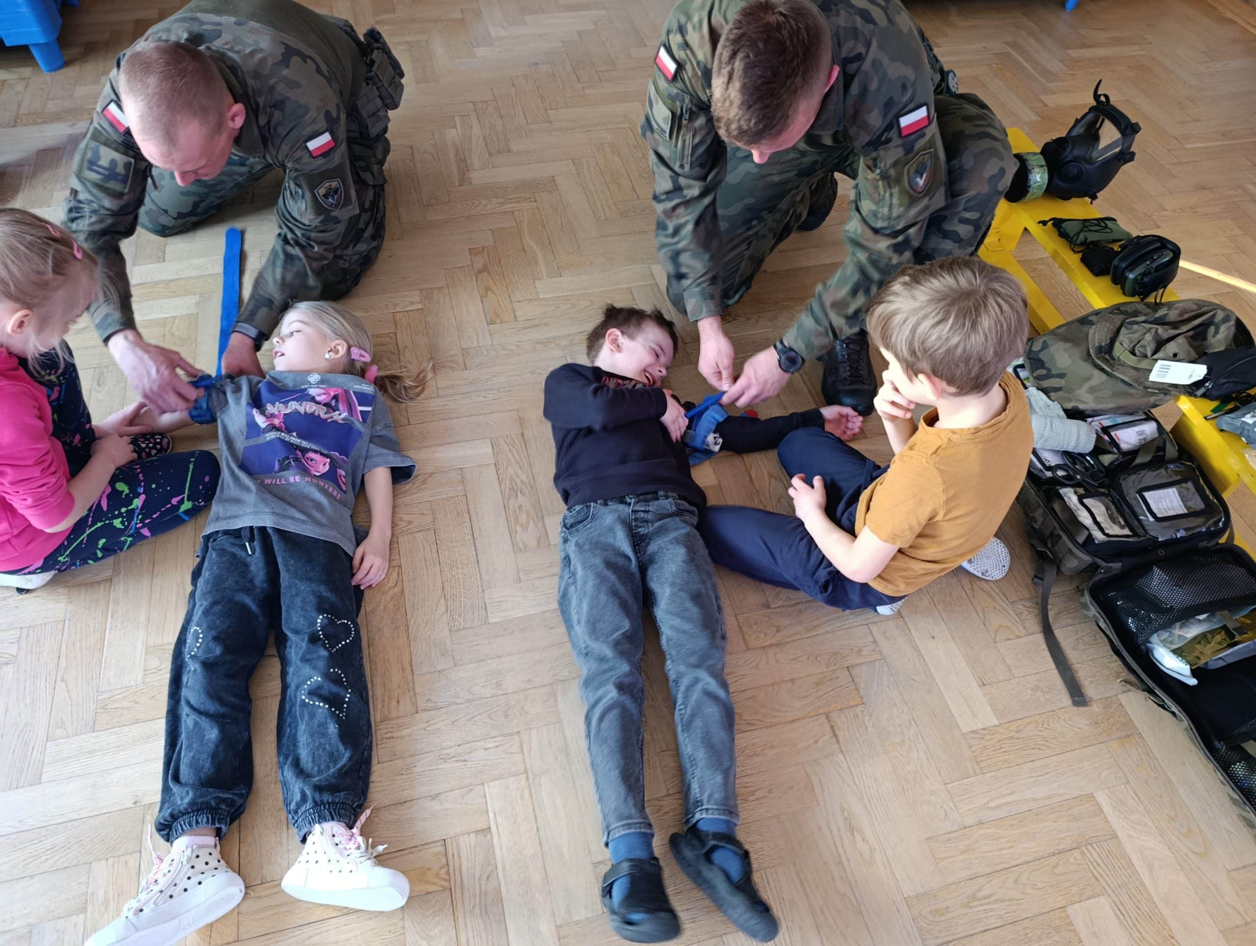 Wizyta żołnierzy w przedszkolu – grupa II i III