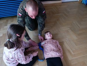 Przedszkolaki i żołnierze – wspólna lekcja patriotyzmu
