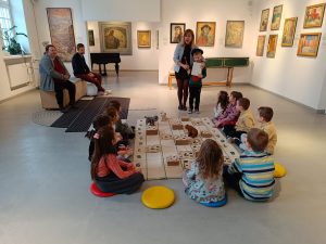 Mikołaj wcielił się w malarza.