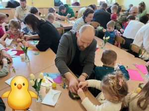 Wspólna praca na warsztatach świątecznych