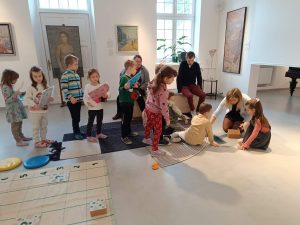 Wszyscy chcą pieczątkę za aktywny udział w zajęciach.