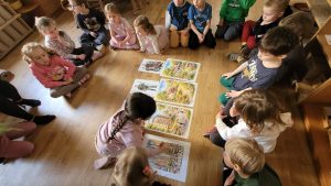 Dzieci przyporządkowują mieszkańców do ich domów