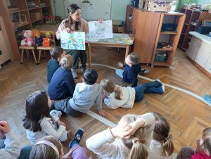 Kreatywne spotkanie z pisarką w przedszkolu