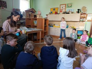 Kreatywne spotkanie z pisarką w przedszkolu
