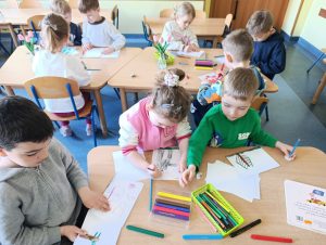 Przedszkolaki tworzą własne książki