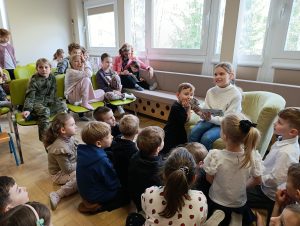 Zaczytane spotkanie przedszkolaków i uczniów
