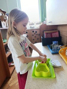 Odkrywamy świat dzięki metodzie Montessori