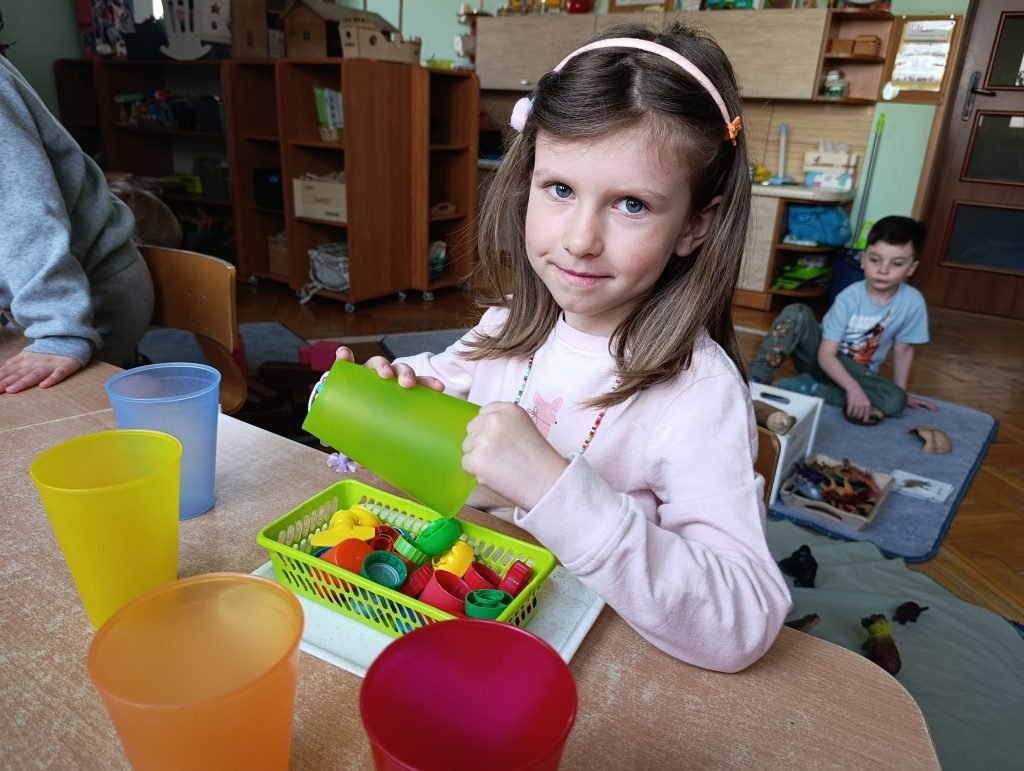 Codzienna praca z pomocami Montessori