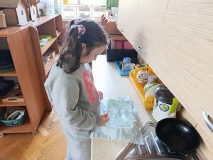 Odkrywamy świat dzięki metodzie Montessori