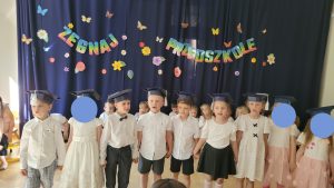 Pożegnanie dzieci odchodzących do szkoły
