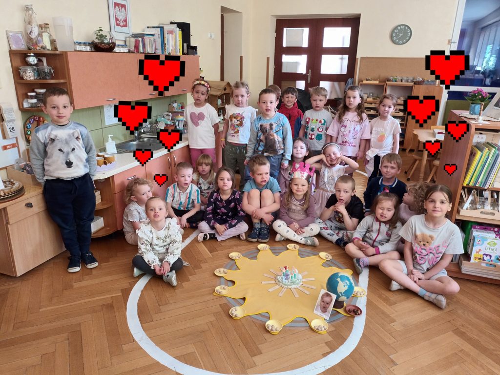 Dzieci celebrują urodziny Lilianki