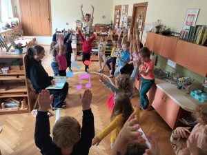 Uwaga stajemy na jednej nodze