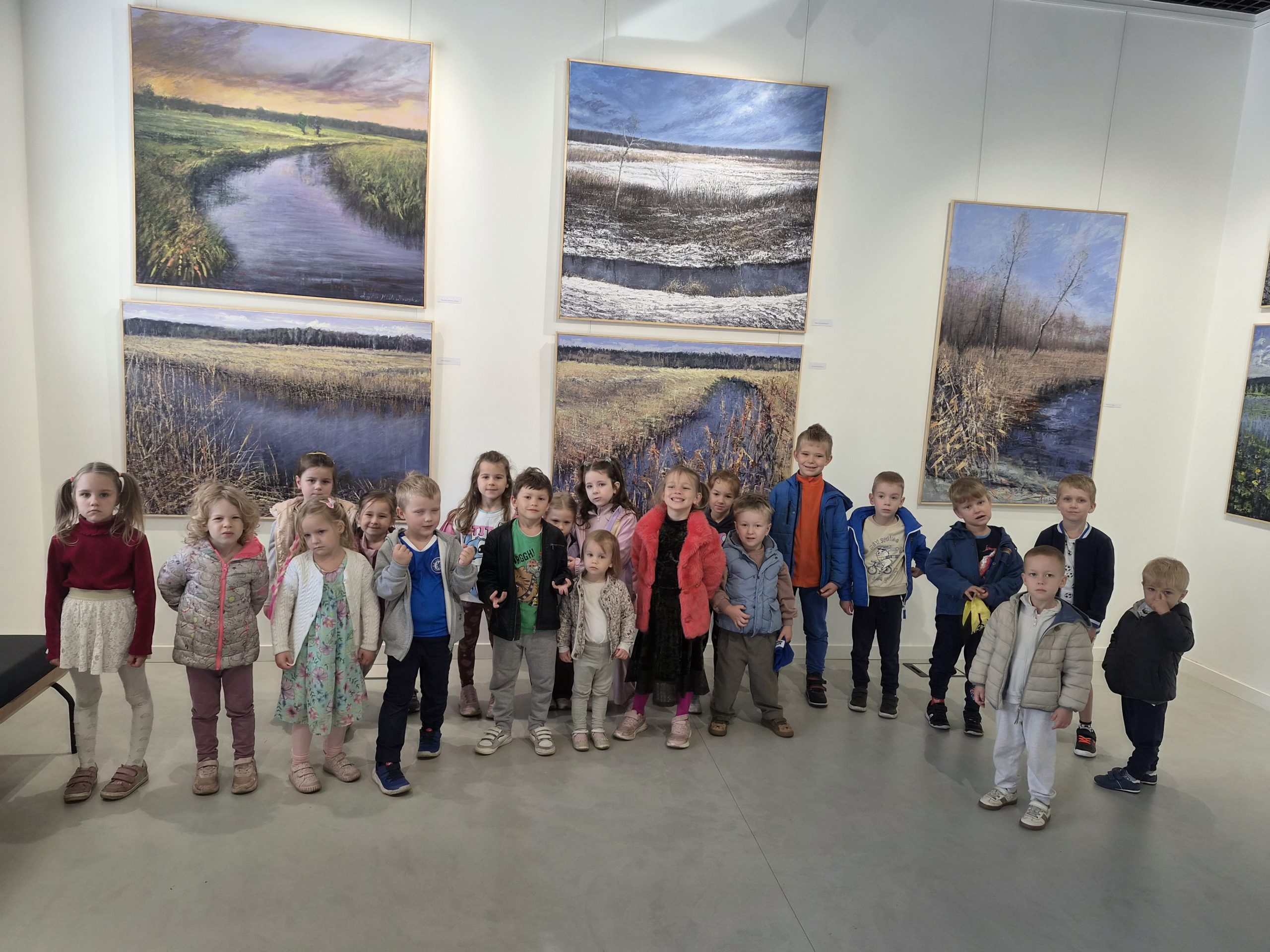 Dzieci w grupie montessori