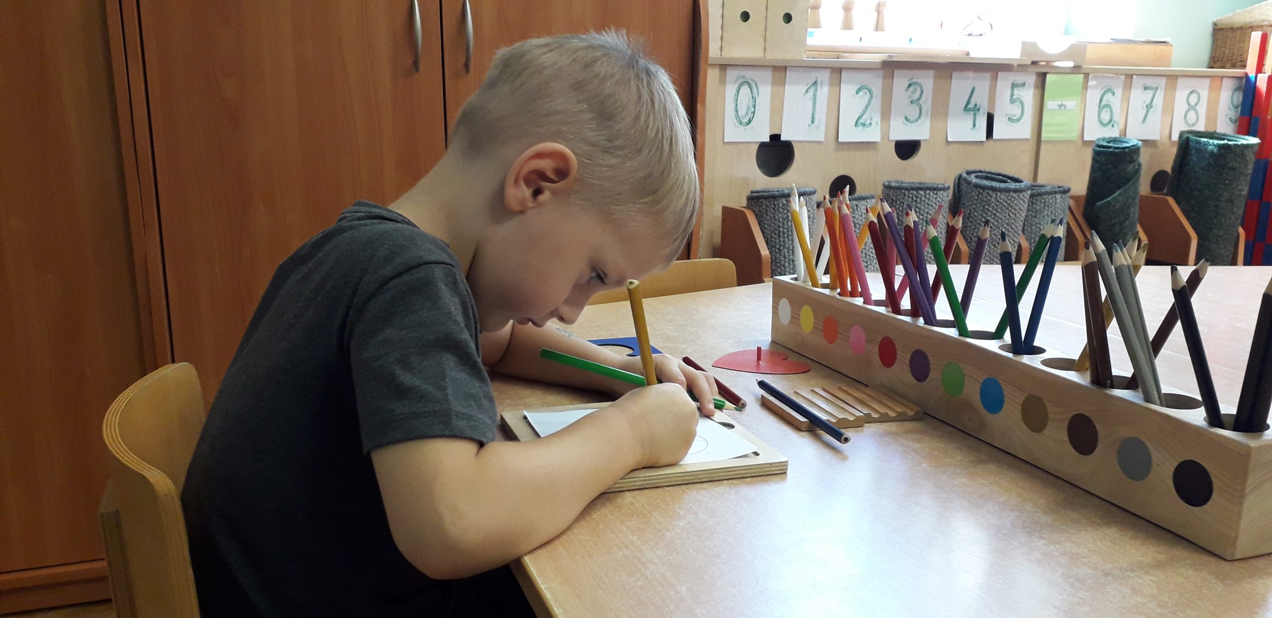 Materiał Montessori to element przygotowanego otoczenia