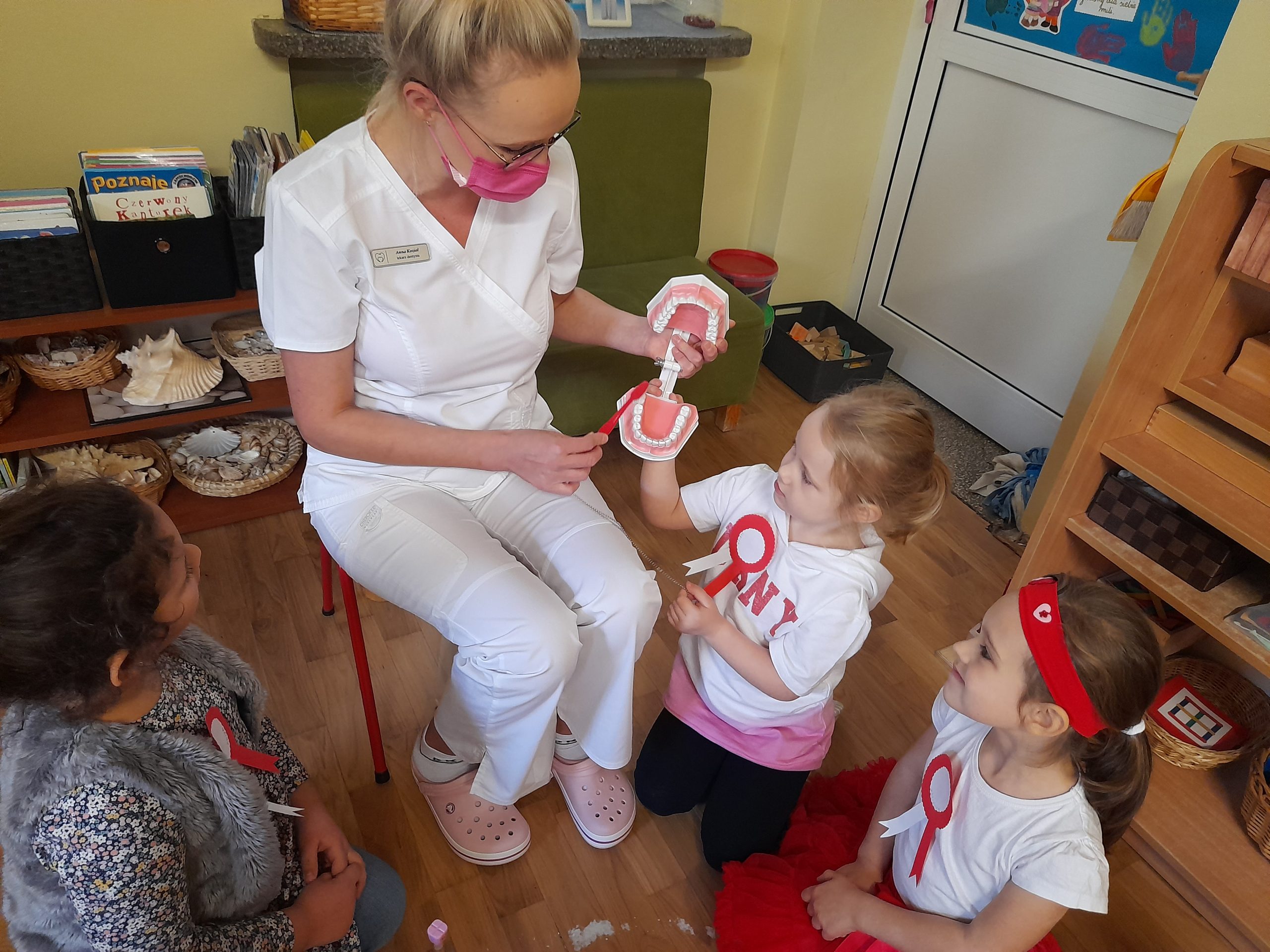 Mama Agatki prezentuje zawód stomatologa – grupa VII